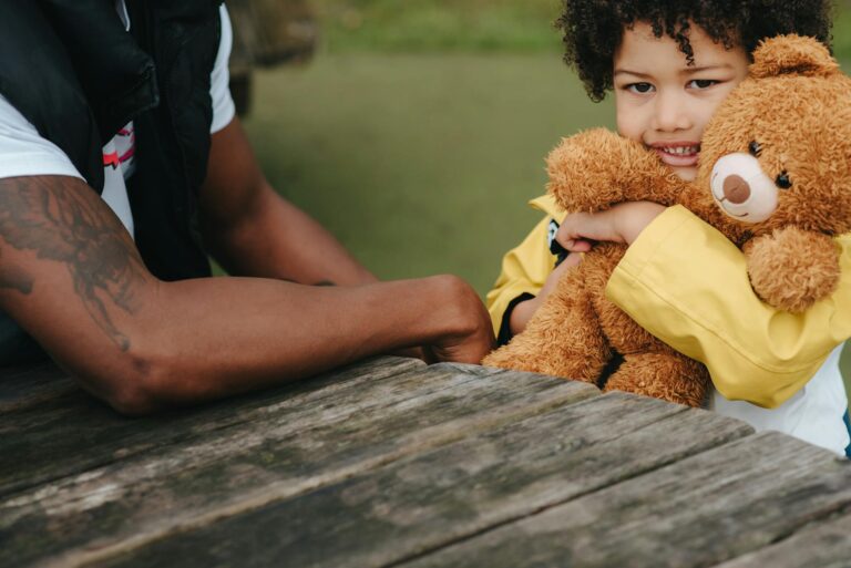 Comment appeler son ours en peluche : 80 idées de prénoms et conseils
